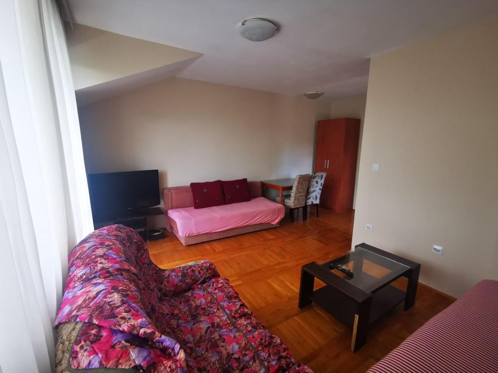 Explorer Apartman *