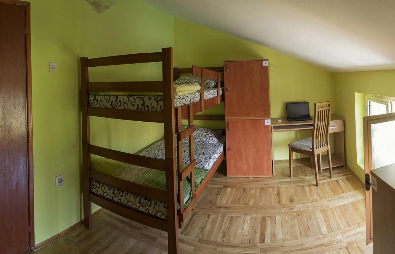 Explorer Apartman *